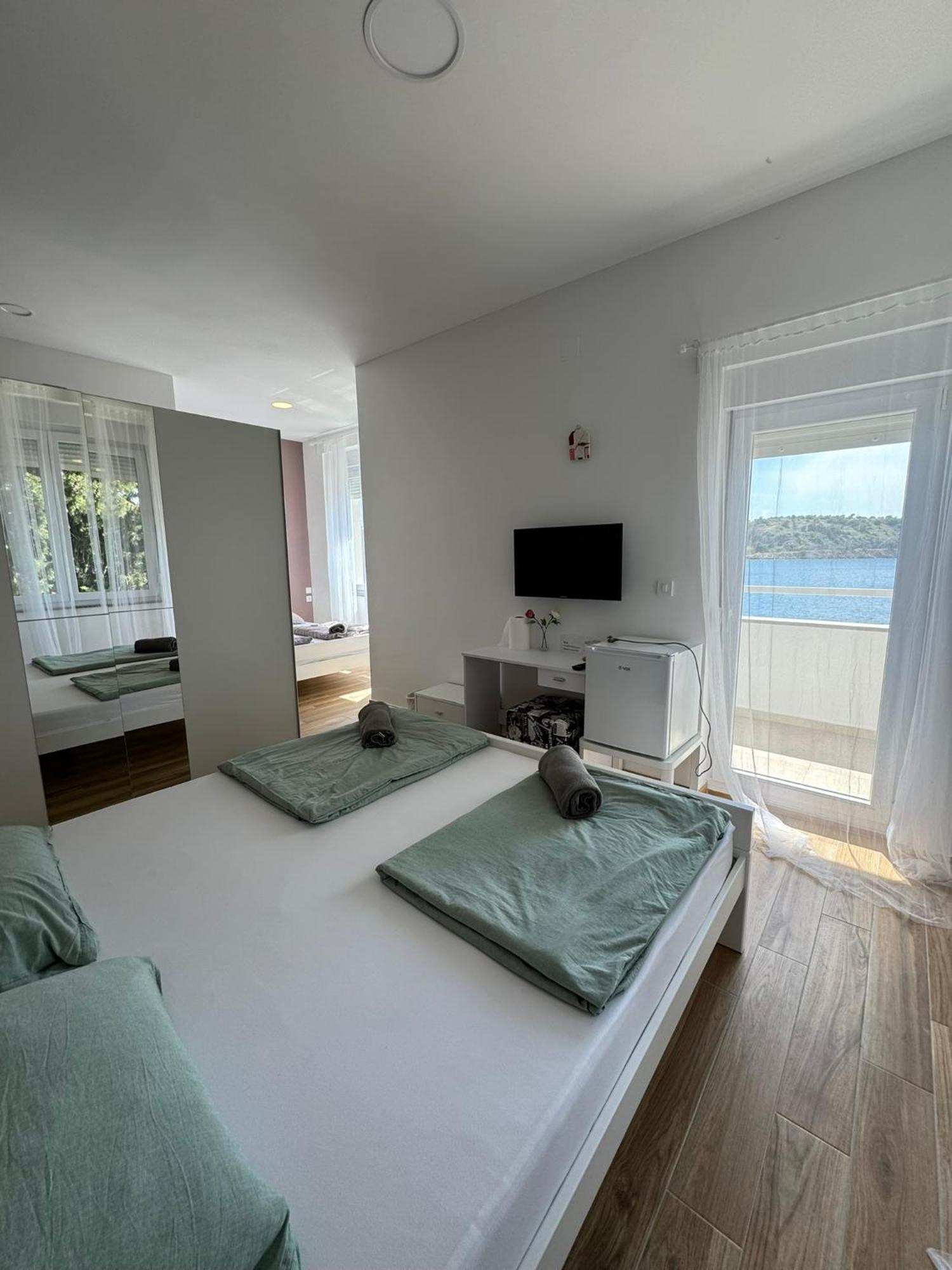 Villa Lovorka By Villa Eva Omišalj Habitación foto
