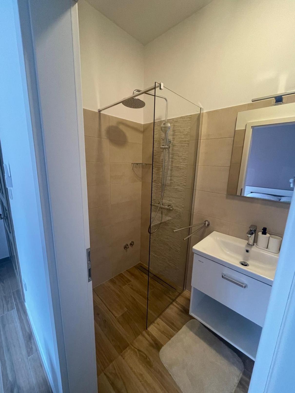 Villa Lovorka By Villa Eva Omišalj Habitación foto